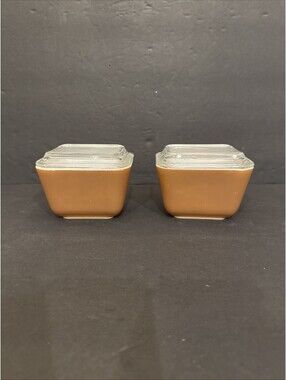 Vintage Pyrex Brown 501B  1 1/2 Cup Refrigerator Dishes with Lids • Set of 2
